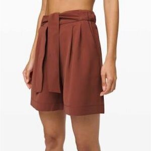 NWT Lululemon Noir Short 6